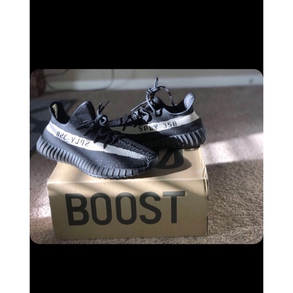 Adidas Yeezy Boost 350 V2 - OREO - Picture 6 of 6
